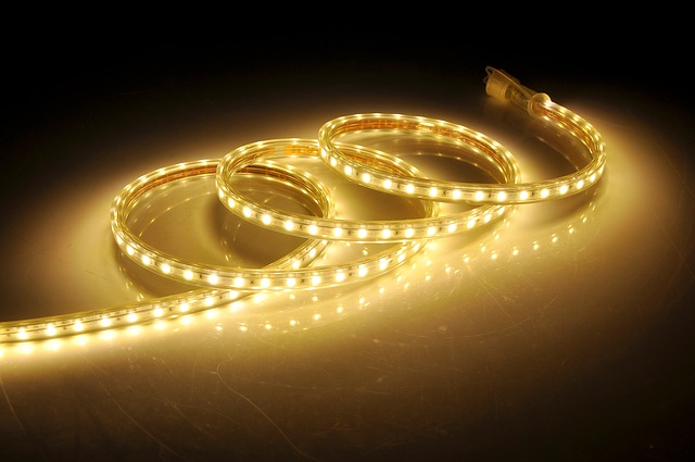 LED pásik v teplej bielej farbe